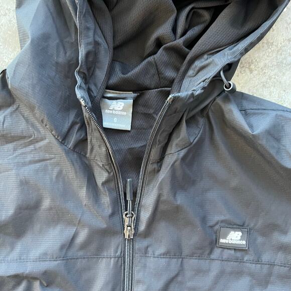 New Balance Windbreaker Jacket Men S Small Black Hooded Full Zip Ripstop Running - Picture 3 of 8